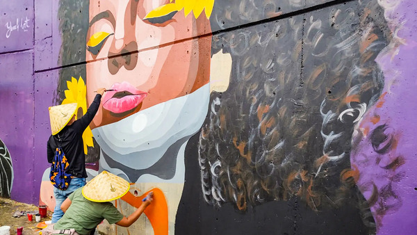 image of the comuna 13 graffiti tour from medellin