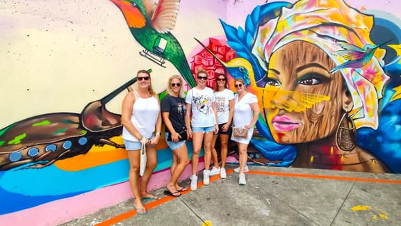group of people having a good time making a day trip in comuna 13 medellin